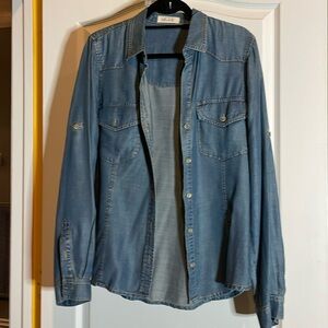 Bella Dahl size large denim button-down pit to pit 22💙🩵💙